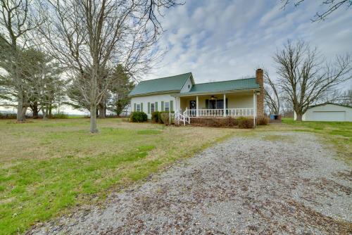 Almo House | Peaceful Hazel Cottage with Deck and Yard!