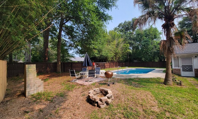 Hinesville House | Peaceful Hideaway -5mins to base, Outdoor Pool, W+D, 3/2
