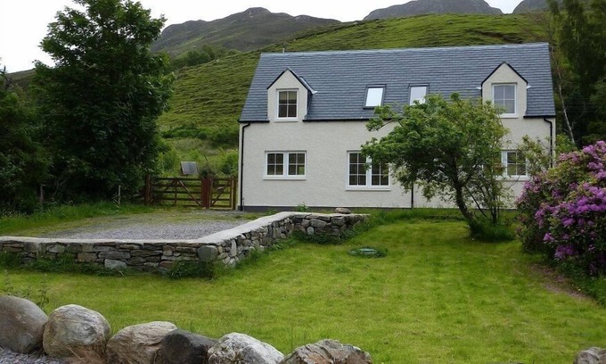 Bundalloch Cottage | Peaceful Holiday Cottage, Dornie, North West Highlands, Scotland