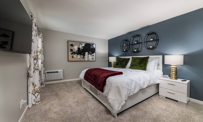 Thousand Oaks Apartment | Peaceful King Suite near FSAC & Proactive Sports w/Gym Access & 1 Gig WiFi