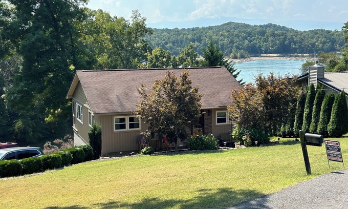 Dandridge House | Peaceful Lakefront Getaway Close To Douglas Lake & Dollywood & Pigeon Forge