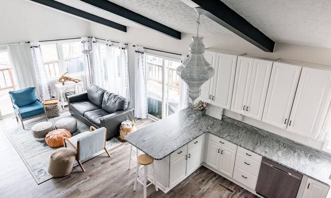 Howard House | Peaceful Lakefront Getaway with Ping Pong!