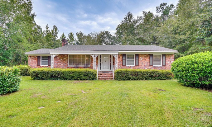 Lumberton House | Peaceful Lumberton Home - 7 Mi to Dtwn Riverwalk!