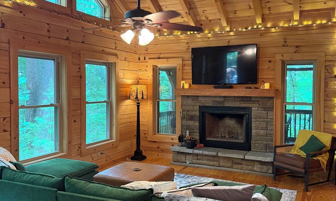 Lake Lure Cabin | Peaceful mountain cabin with amenties in Rumbling Bald resort, Lake Lure
