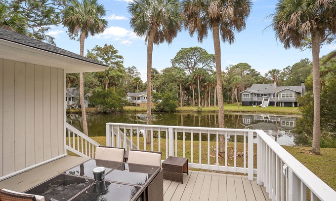 Blue Heron Lake House | Peaceful Pet & Family Friendly w/Pond Views + Purchase Cards, No Extra Tax!