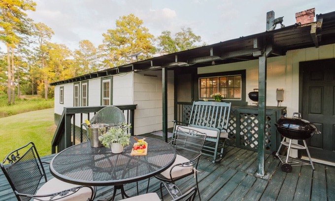 Fowlstown House | Peaceful Pines Cabin w/Deck & Wildlife Views