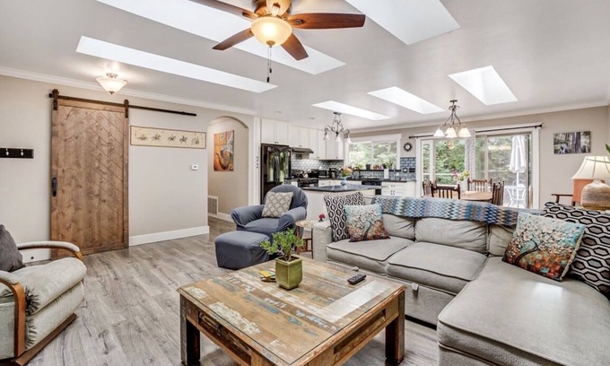 Trinidad House | Peaceful, private 3BD home nestled in the redwoods