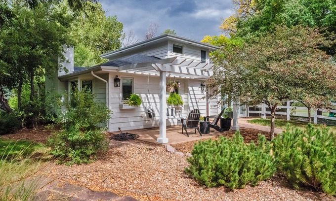 Boulder House | Peaceful Retreat Near Downtown Boulder – 1 Acre of Fun & Relaxation