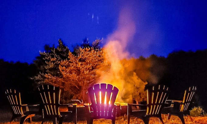 Necedah House | Peaceful retreat on large private pond just minutes to Castle Rock Lake!