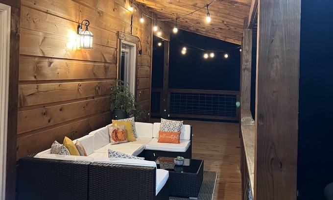 Copperhill Cabin | Peaceful, rustic, luxurious, with mountain views and hot tub!