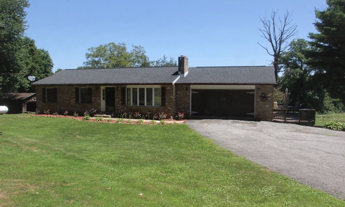 Rossville House | PEACEFUL SECLUSION, YET ONLY 5 MINUTES FROM INTERSTATE 83!