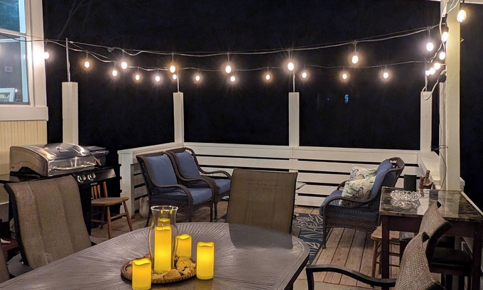 Earlington House | Peaceful Southern Charm: Well Equipped, High Ceilings, Comfy 3 bedroom Home Away