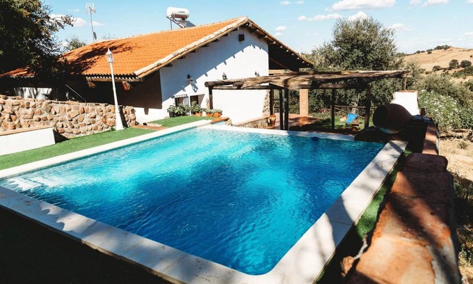 Monesterio Villa | Peaceful villa in Monesterio with private pool