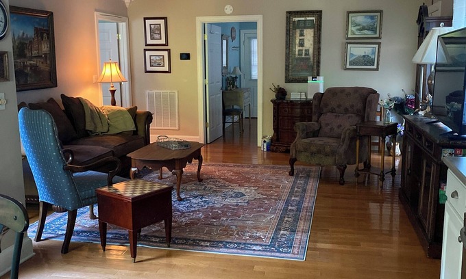 Athens Cottage | Peaceful wooded retreat north of Athens