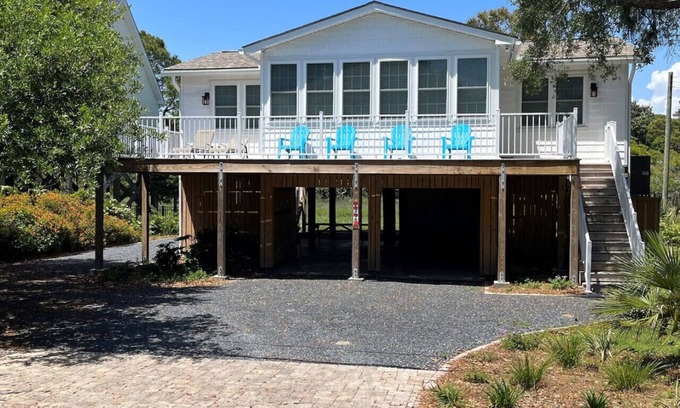 Folly Beach House | Peaches Folly, Steps to the Beach, Pet Friendly