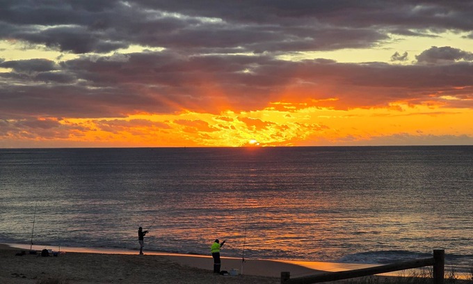 Silver Sands House | Peachy Keen - Beachfront in Silver Sands. Family + Pet friendly Mandurah base.
