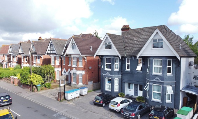 Southampton House | Pebbles Guest house