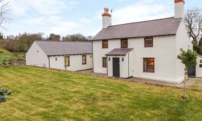 Llandudno Junction Cottage | PEN Y BRYN COTTAGE, pet friendly, with open fire in Llandudno