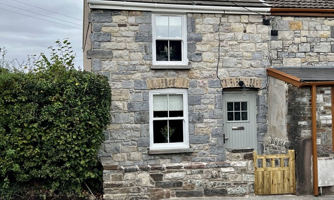 Penderyn Cottage | Penderyn Cottage, Waterfall Country,Brecon Beacons