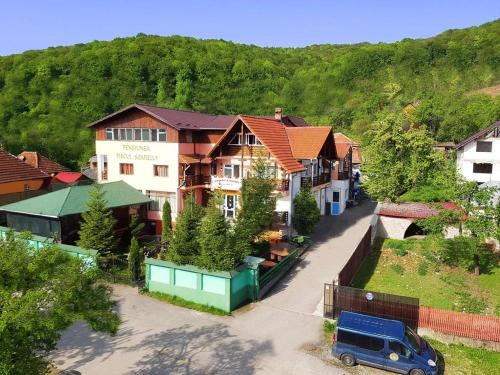 Godeni House | Pensiunea Agroturistică Piscul Soarelui