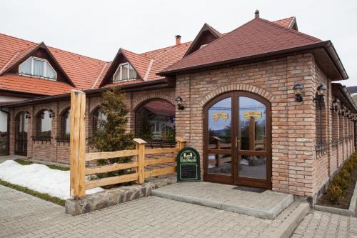 Ernei House | Pensiunea Laci Csarda Ernei