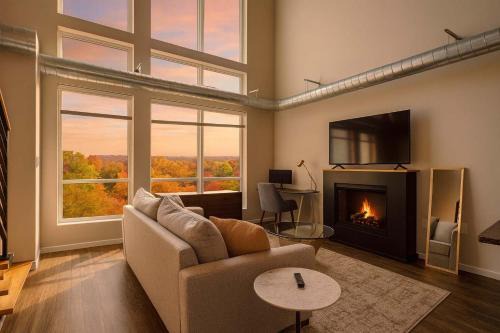 DeBaliviere Place Apartment | Penthouse Loft Forest Park View Free Parking