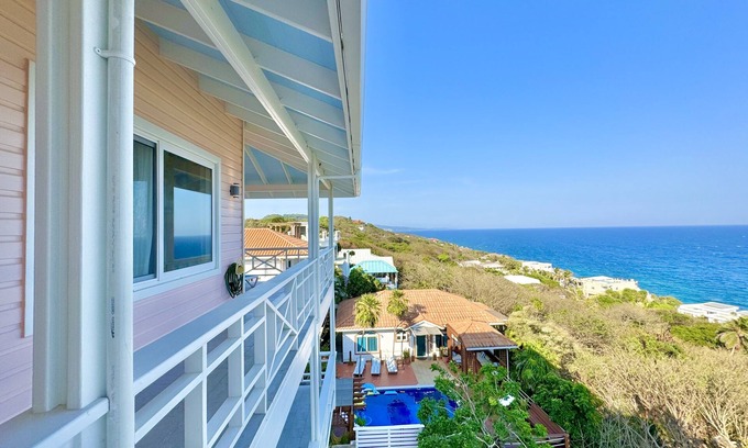 Lighthouse Estates Apartment | Penthouse Suite @ Casa Rosada, Lighthouse Estates, West Bay