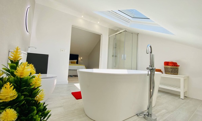 Vilanova Apartment | Penthouse with terrace by the sea and mountain views