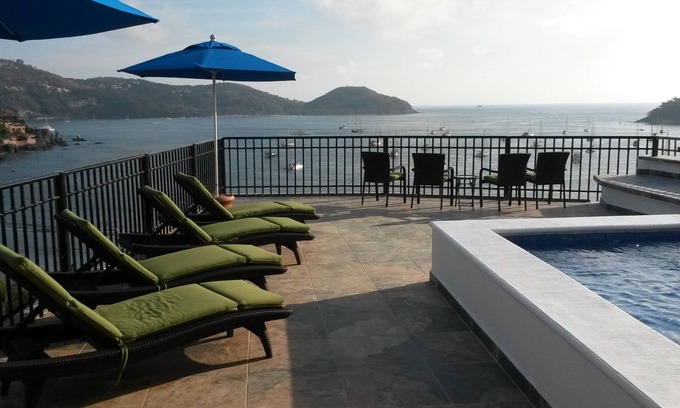 Playa la Madera Condo | Penthouse with amazing views of the bay & city with large private dipping pool