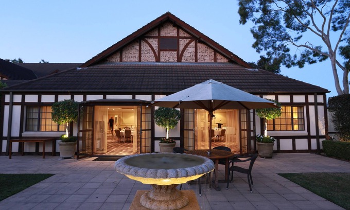 Castle Hill Hotel | Peppers The Hills Lodge