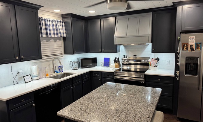 Auburn Condo | Perfect Auburn Game Day Stay, Off S. College. Pet-friendly!