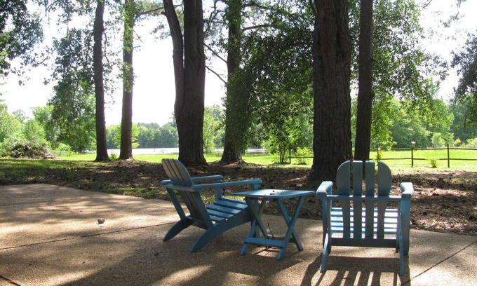 Starkville House | Perfect for Game Weekends - Rent a Football Weekend, get a third night FREE.