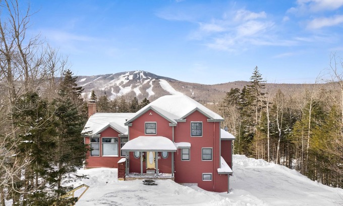 West Dover House | Perfect for your winter getaway! Two minutes to Mount Snow! Sleeps up to ten.