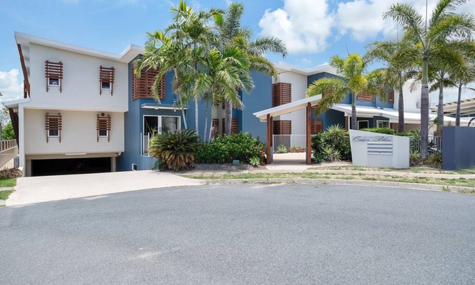 Mackay Harbour House | Perfect Getaway with beach views!