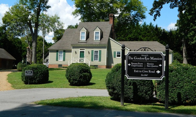 Chickamauga House | PERFECT LISTING ! House in Historic Chickamauga