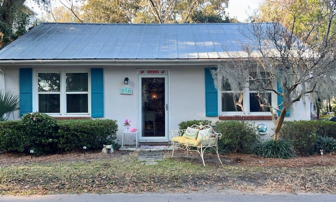 Folly Beach Cottage | PERFECT LOCATION 4 Blocks to the Beach and Eateries. "Park it and Forget It!"