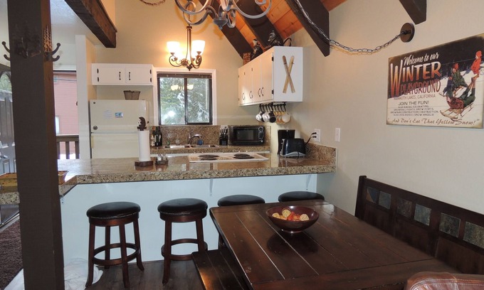 Mammoth Lakes Condo | PERFECT LOCATION, WALK TO VILLAGE! 2BDRM + LOFT, 2 BA