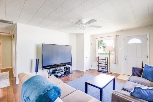 South Bend House | Perfect Notre Dame Weekend Home, 0.8 Miles to ND!