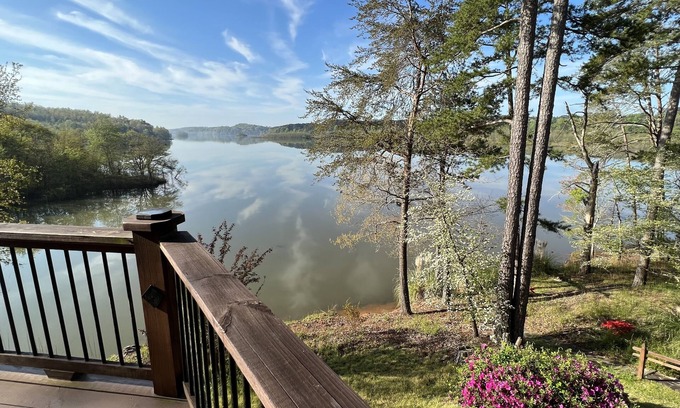 Westminster House | Perfect relaxing lake retreat for hosting a gathering. Quiet with no neighbors.