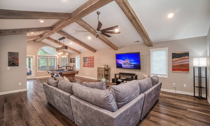 Westport House | Perfect Retreat for Large Families, Sleeps 14 - Lake Norman Paradise