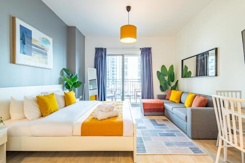 Abu Dhabi Apartment | Perfect Studio for Families next to Ferrari World, Sea World, Warner Bros World & Yas Mall