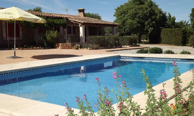 S Horta House | Perfect villa with pool and garden near the beach