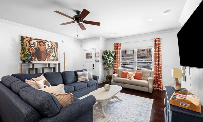 Auburn Condo | Perfect Walkable 2/2.5 Game Day Condo in Auburn with reserved parking!