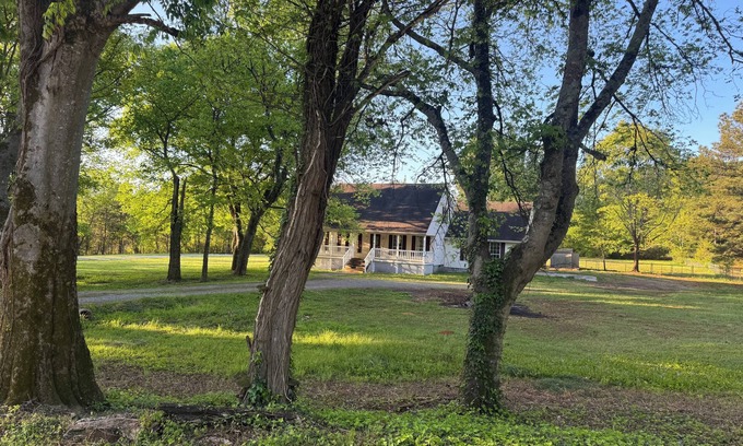 Laceys Spring House | Perfect weekend getaway or extended stay n close to everything