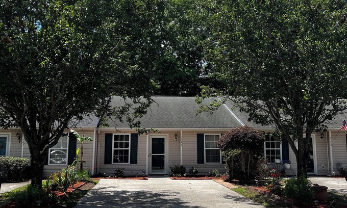 Charleston Condo | Perfectly centered between Historic Downtown Charleston and Folly Beach