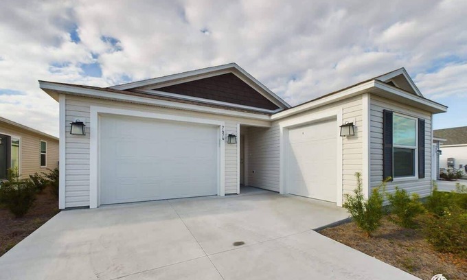 Sumter County House | Perfectly Placed in Moultrie Creek