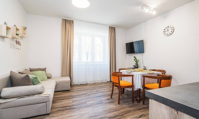 Hradec Kralove Apartment | Perla Hradce 101. Apartman 2 room, Center, konditioner , parking. Breakfast.