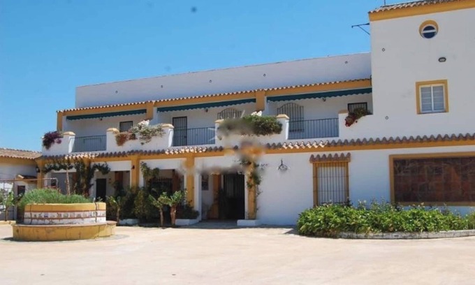 Barrio Nuevo House | Pet-Friendly Apartment “Finca la Tacita Petunia” with Pool & Wi-Fi