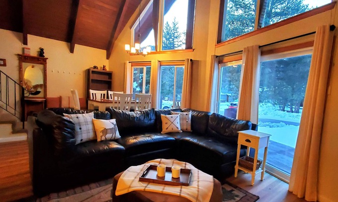 Pioneer Village House | Pet-Friendly 3BR Home Near Heavenly & Lake. Nov.–Mid-Dec. 2025 Discount