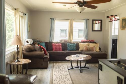 Billings House | Pet Friendly 6 Guest Stay w Yard